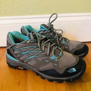 Women’s sz 8 North Face Hiking Shoes